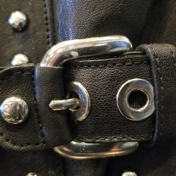 Affordable &  luxurious comfort - Picture 2 of 5